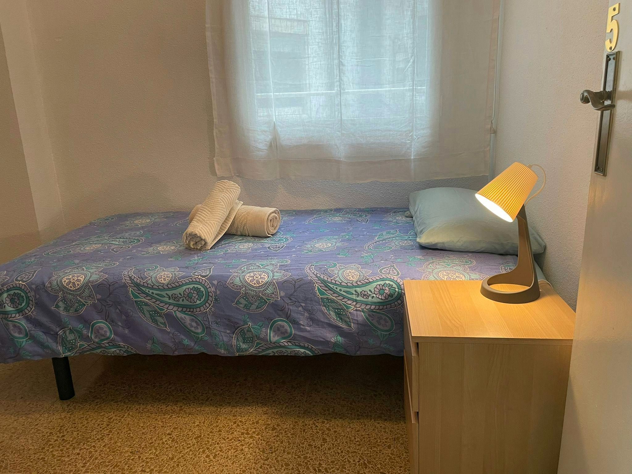 Habitación de Piso para compartir en  Barcelona Capital con Calefacción, Amueblado y Lavadora