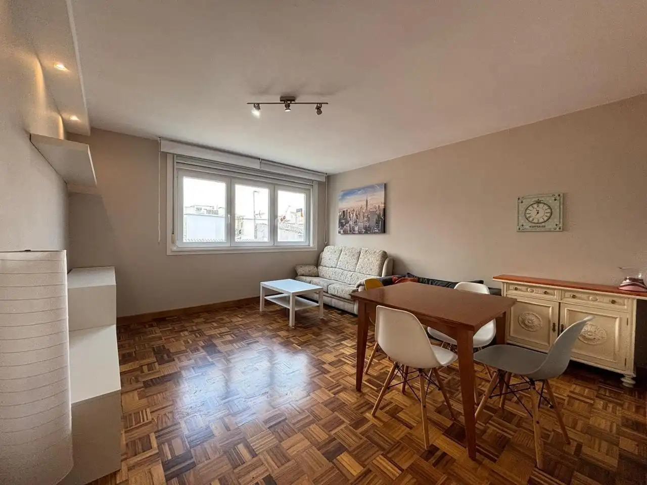 Wohnzimmer von Wohnung zur Miete in A Coruña Capital  mit Heizung