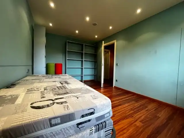 Habitación de Casa o chalet en venta en Bescanó con Calefacción, Jardín privado y Parquet