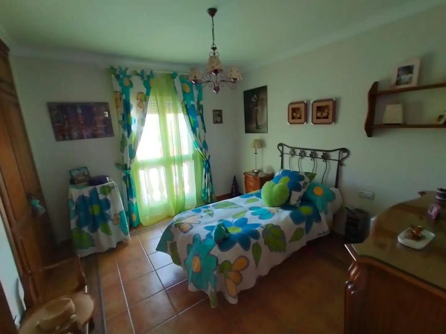 Dormitori de Casa o xalet en venda en La Línea de la Concepción amb Aire condicionat, Jardí privat i Traster