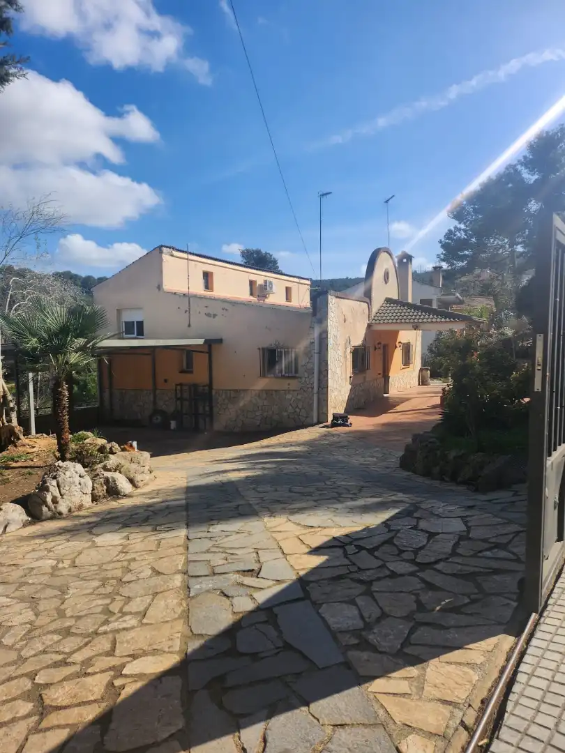 Vista exterior de Casa o xalet en venda en Olesa de Bonesvalls amb Jardí privat i Terrassa