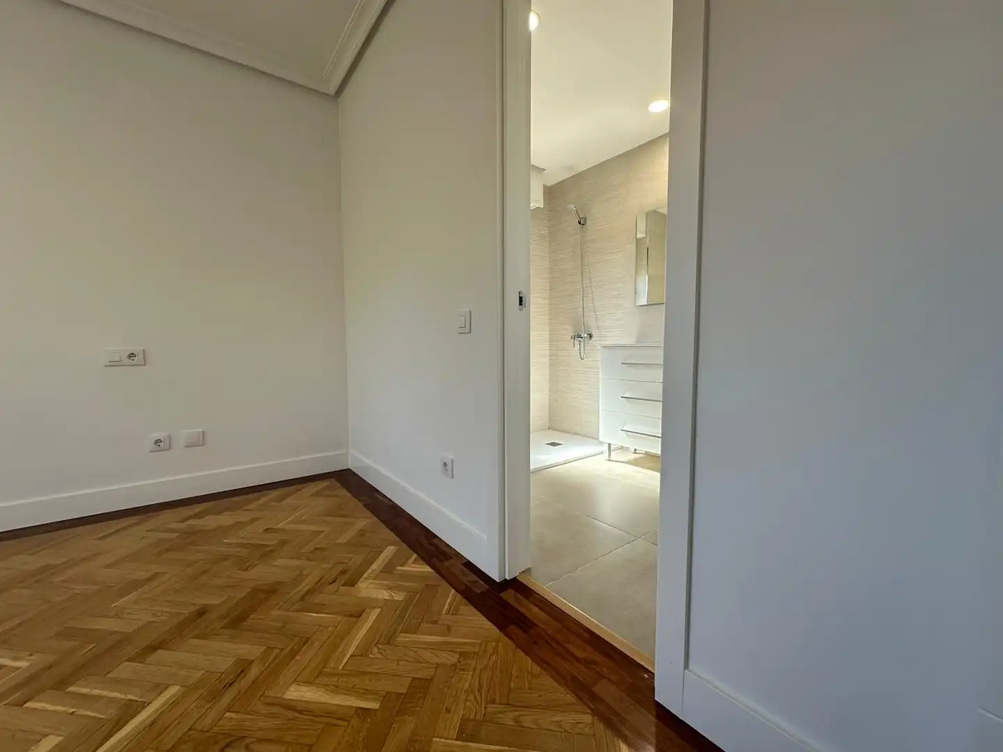 Wohnung zum Verkauf in Toledo mit Klimaanlage, Heizung und Privatgarten