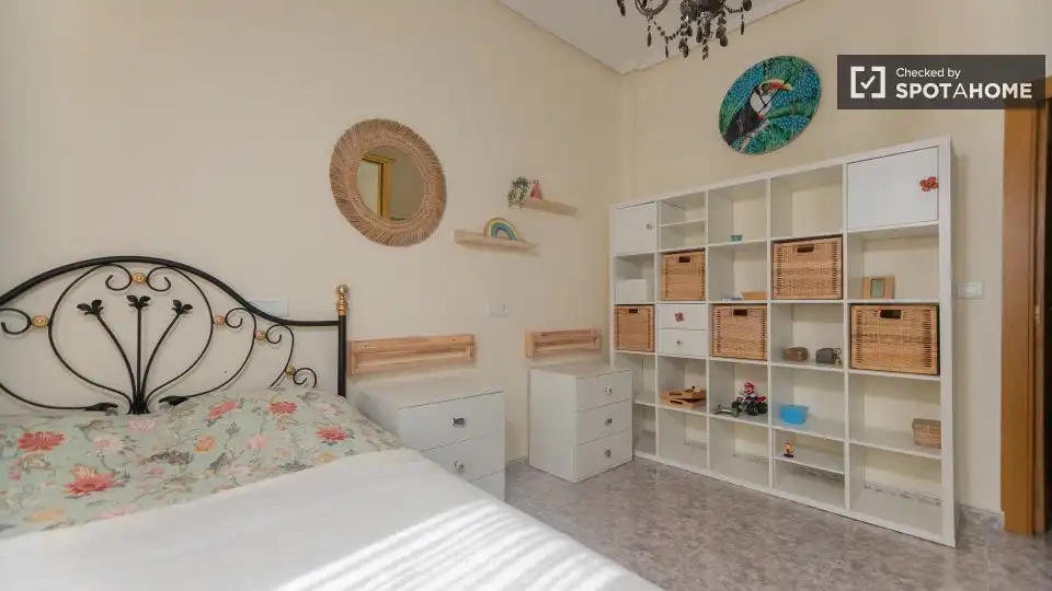 Habitación de Piso de alquiler en Valencia con Aire acondicionado, Calefacción y Amueblado