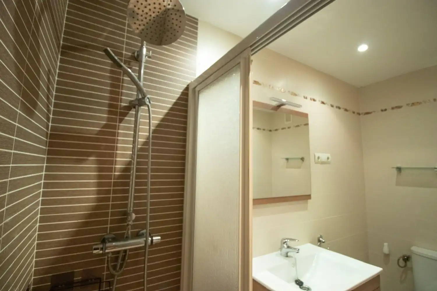 Baño de Piso de alquiler en Móstoles con Aire acondicionado, Calefacción y Parquet