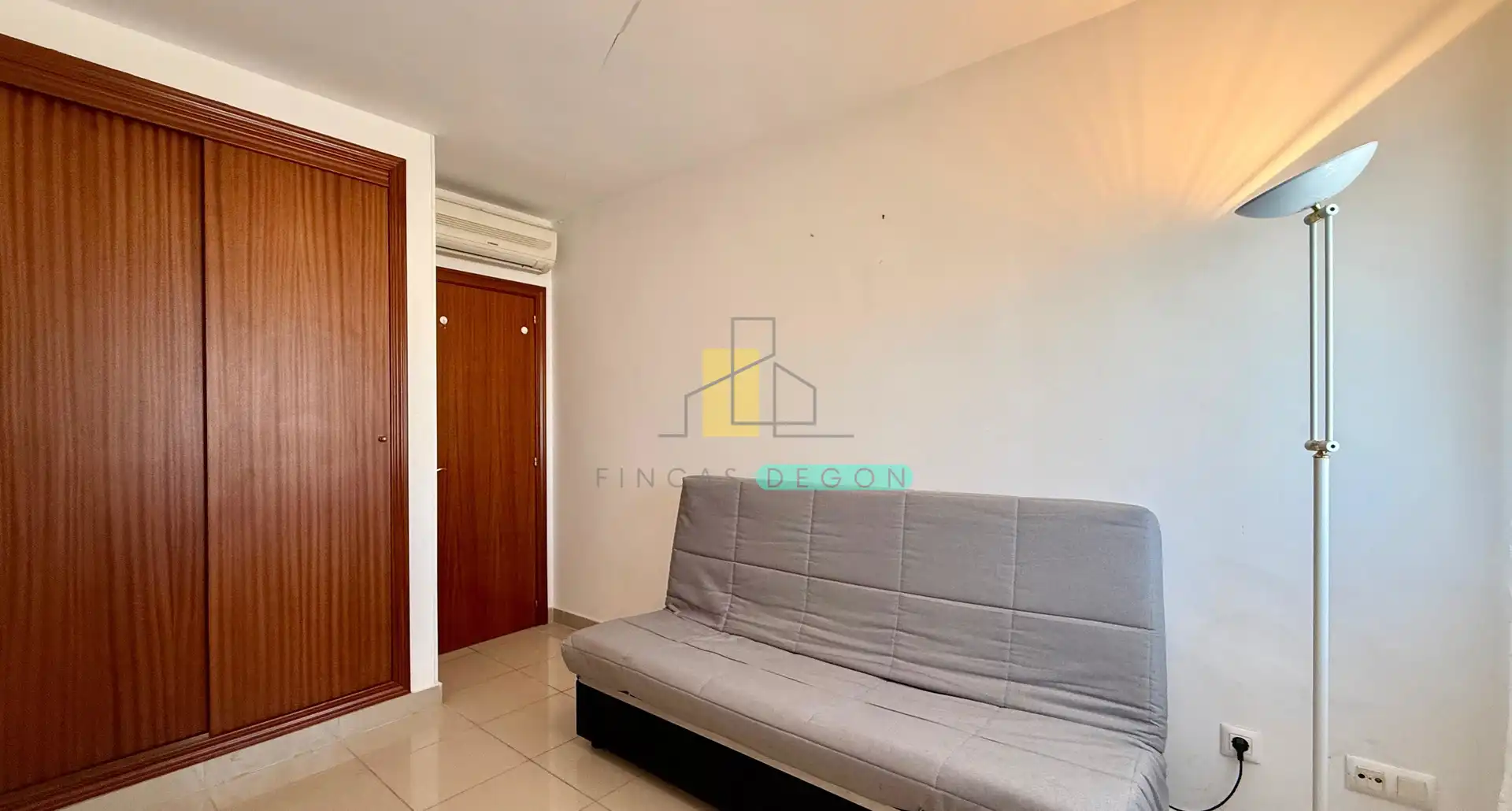Habitación de Apartamento en venta en Empuriabrava con Calefacción, Terraza y Amueblado
