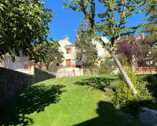 Jardí de Casa adosada en venda en Navacerrada amb Terrassa