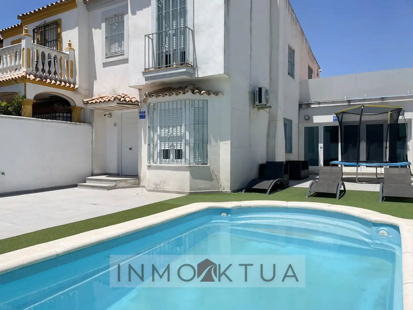 Exterior view of Detached homes for sale in Jerez de la Frontera  with Air Conditioner, Private garden and Terrace
