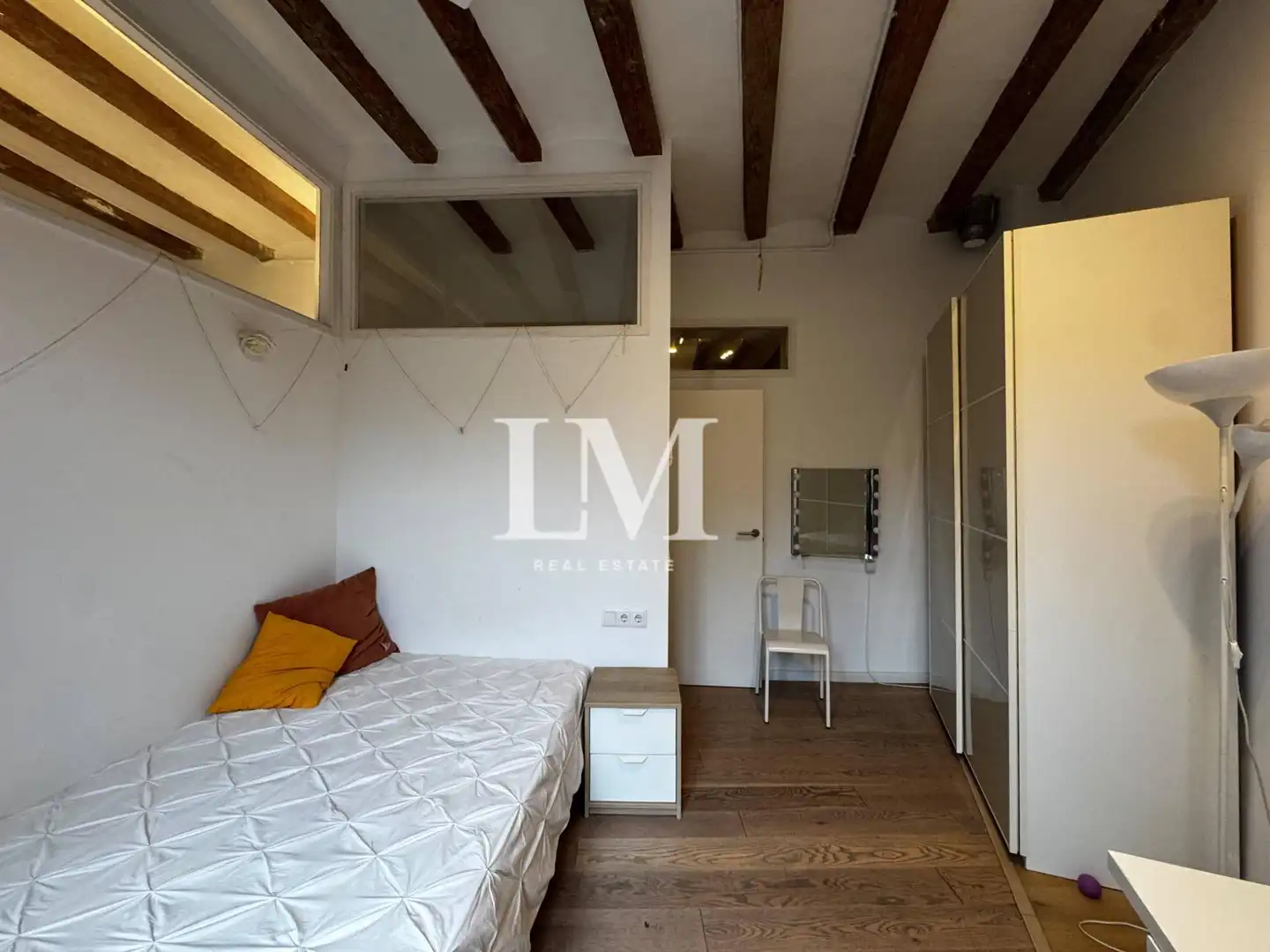 Bedroom of Apartments for rent in Ciutat Vella