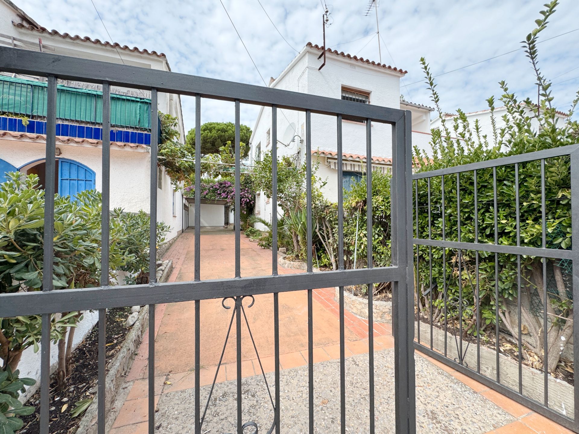Exterior view of Flat for sale in L'Escala  with Private garden, Terrace and Alarm