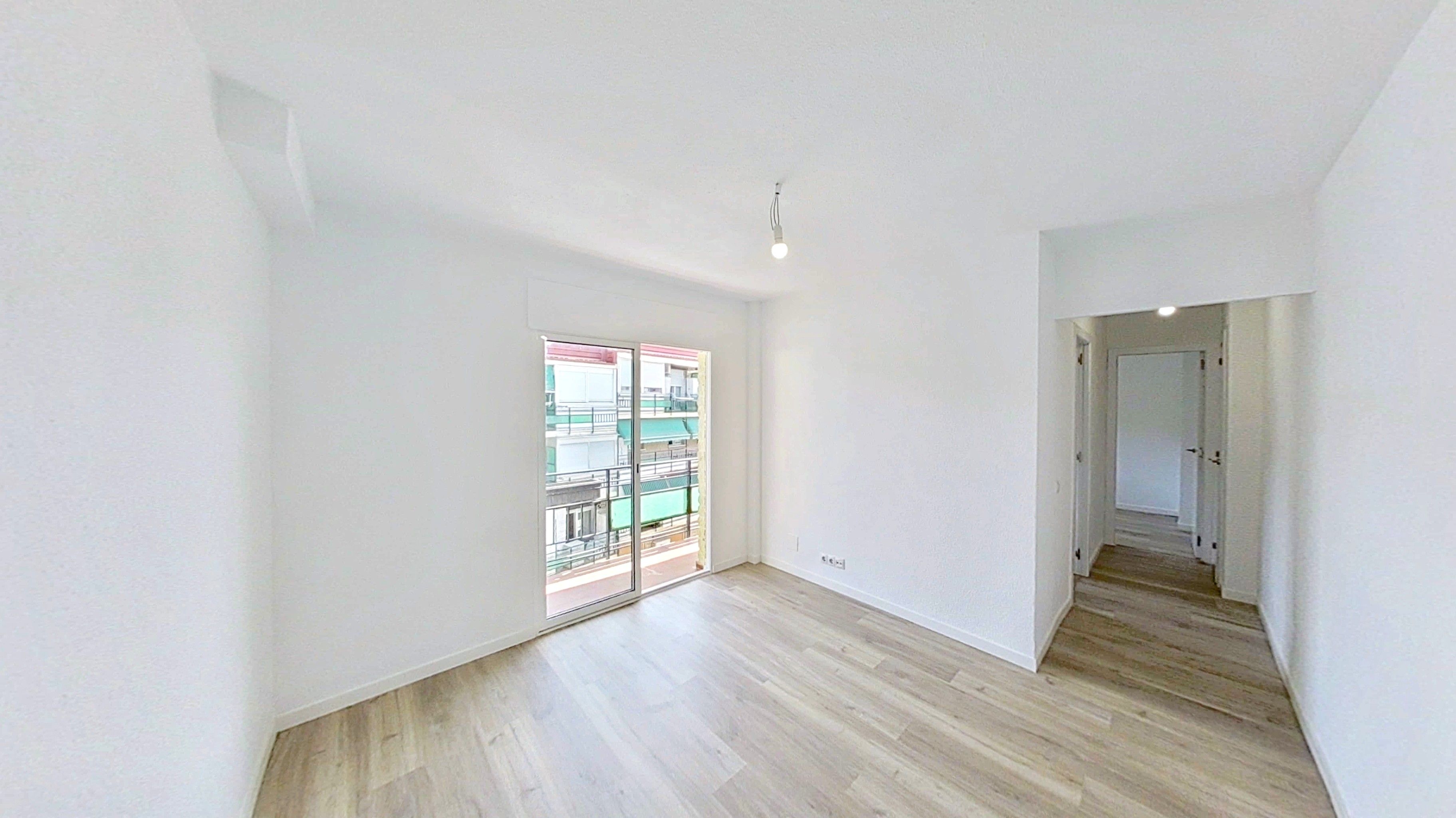 Dormitori de Apartament de lloguer en  Madrid Capital amb Terrassa, Forn i Es permeten mascotes