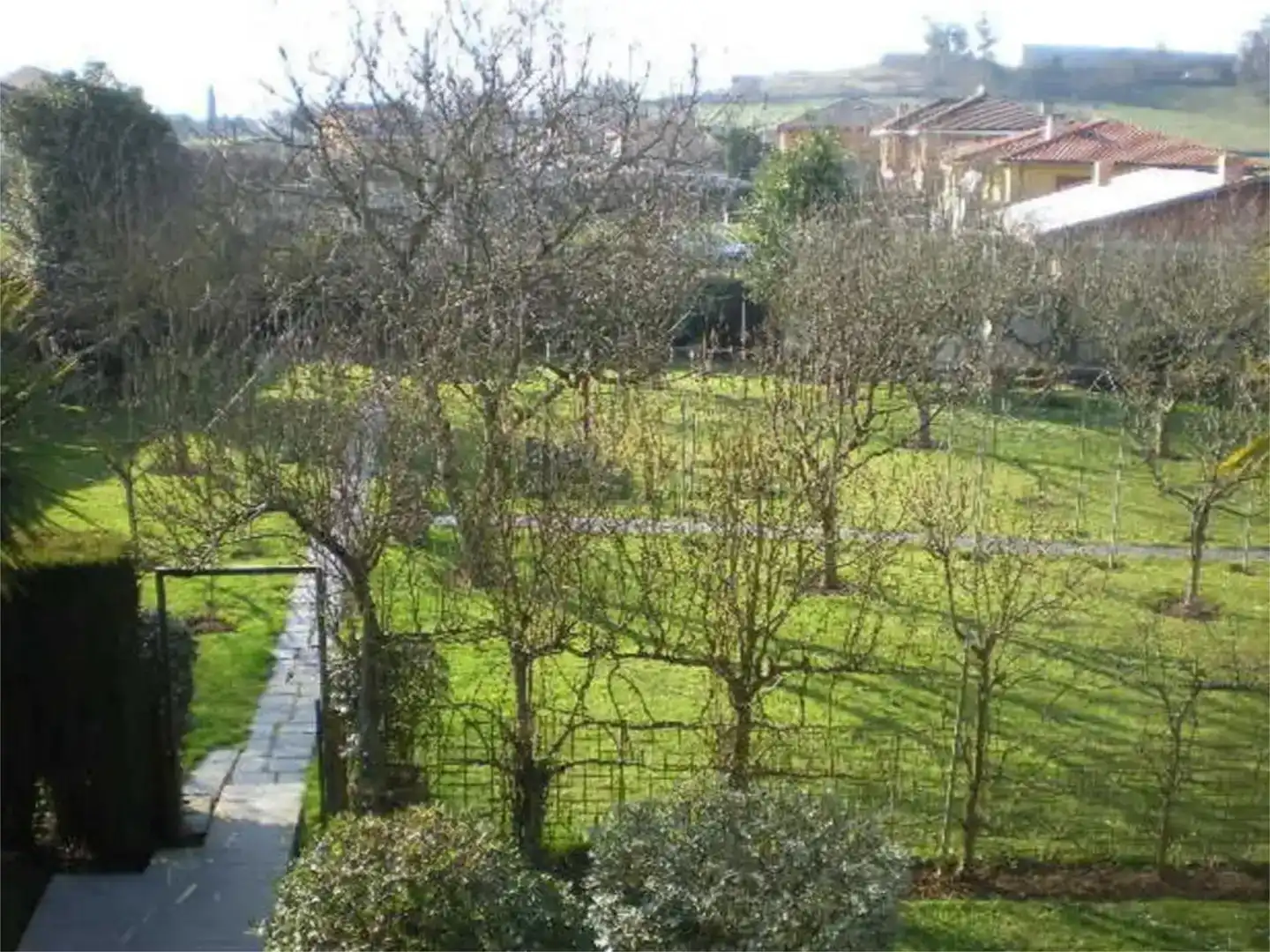 Jardí de Pis en venda en Siero amb Jardí privat, Parquet i Moblat