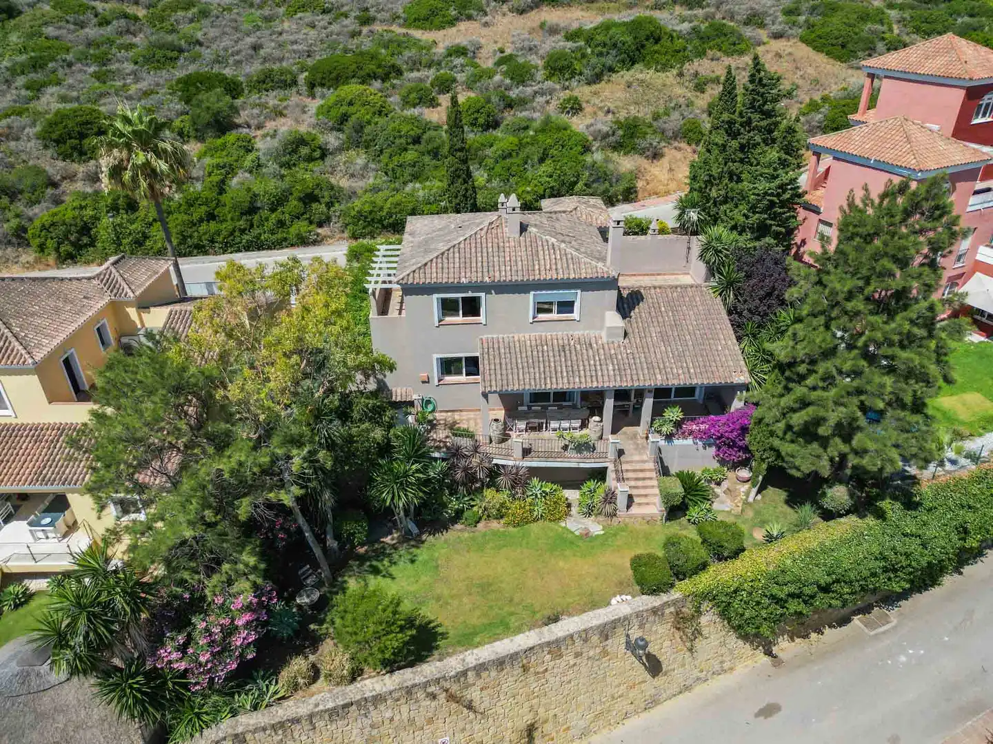 Vista exterior de Casa o xalet en venda en Manilva amb Jardí privat, Terrassa i Traster