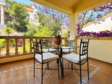 Chalet con balcón en venta en Calle Mayor