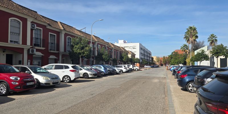 Exterior view of Single-family semi-detached for sale in Dos Hermanas  with Terrace