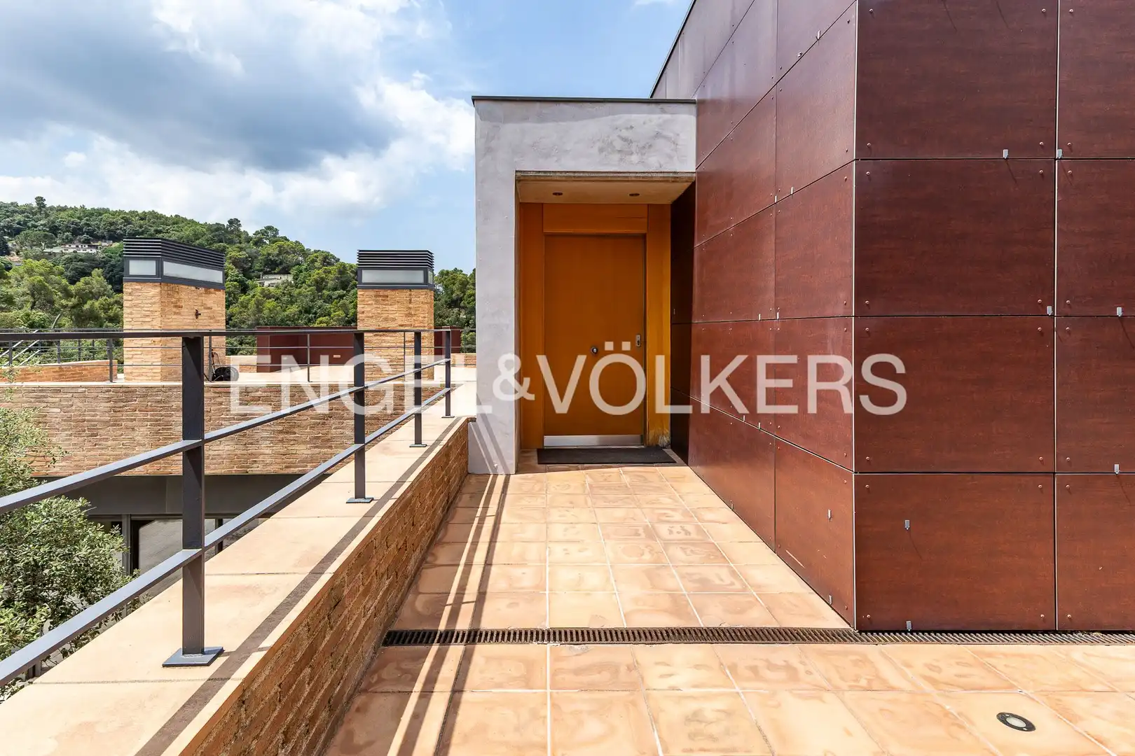 Terrassa de Casa adosada en venda en Sant Cugat del Vallès amb Calefacció, Jardí privat i Parquet