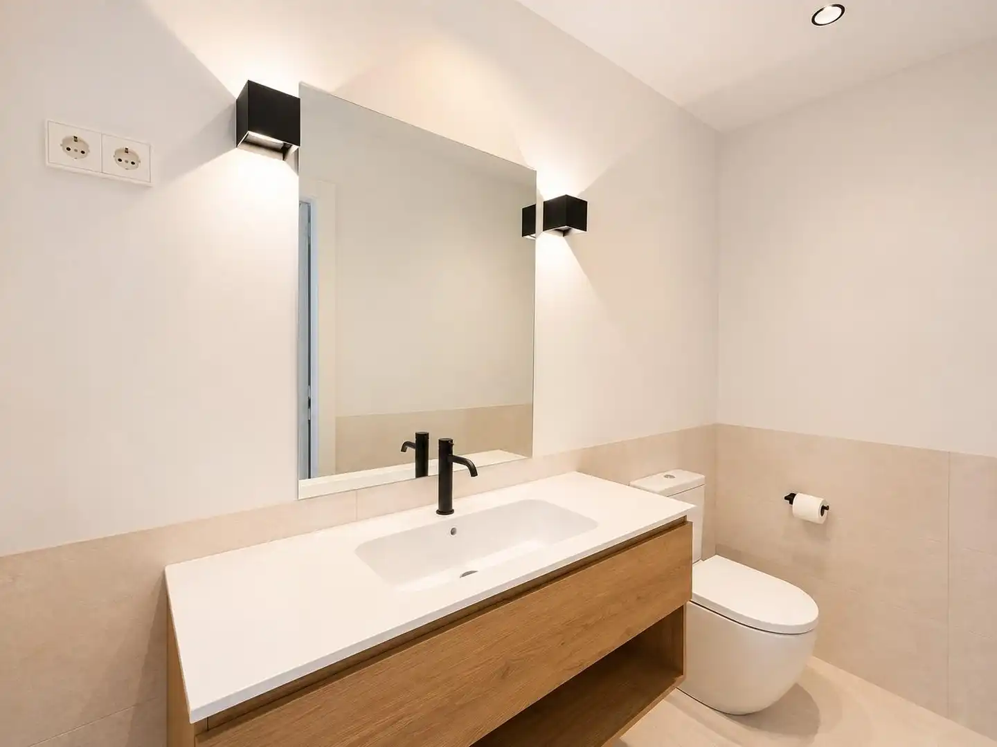 Baño de Dúplex de alquiler en Torrelodones con Aire acondicionado, Calefacción y Balcón