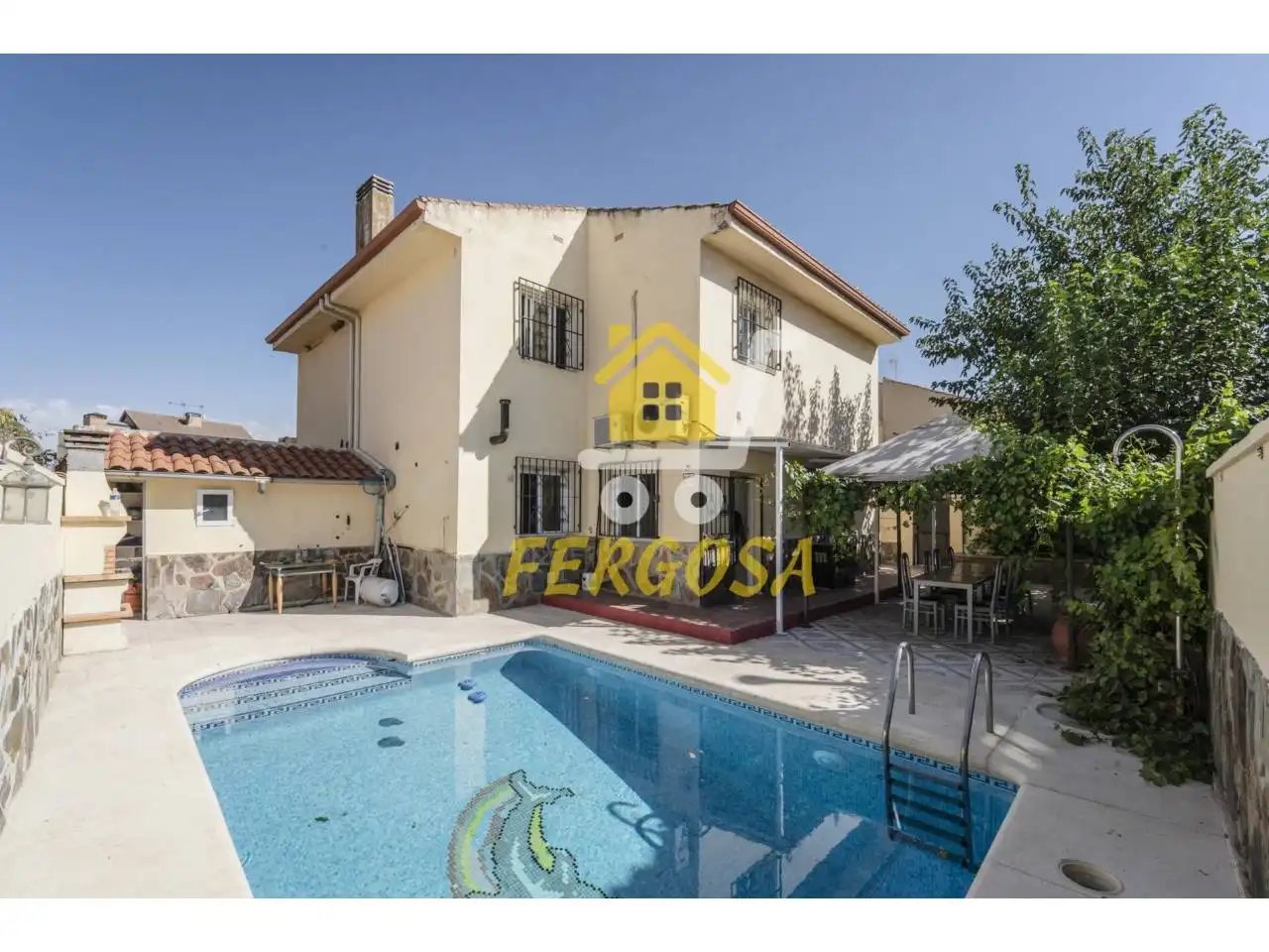 Vista exterior de Casa adosada en venda en Las Ventas de Retamosa amb Jardí privat, Terrassa i Piscina