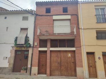 Casa con balcón en venta en Carrer de Santa Justina 84