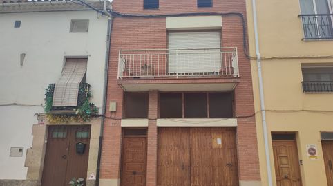 Casa en venda de 257 m2 de superfície construïda sobre un solar urbà de 99 m2 al municipi de Les Borges Blanques.