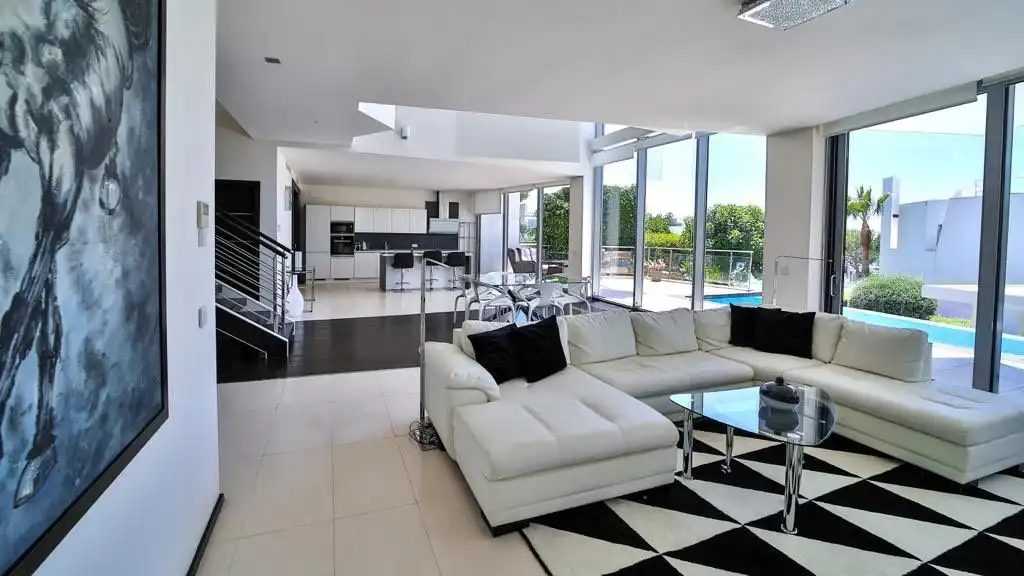 Sala de estar de Casa o chalet de alquiler en Marbella con Aire acondicionado, Jardín privado y Terraza