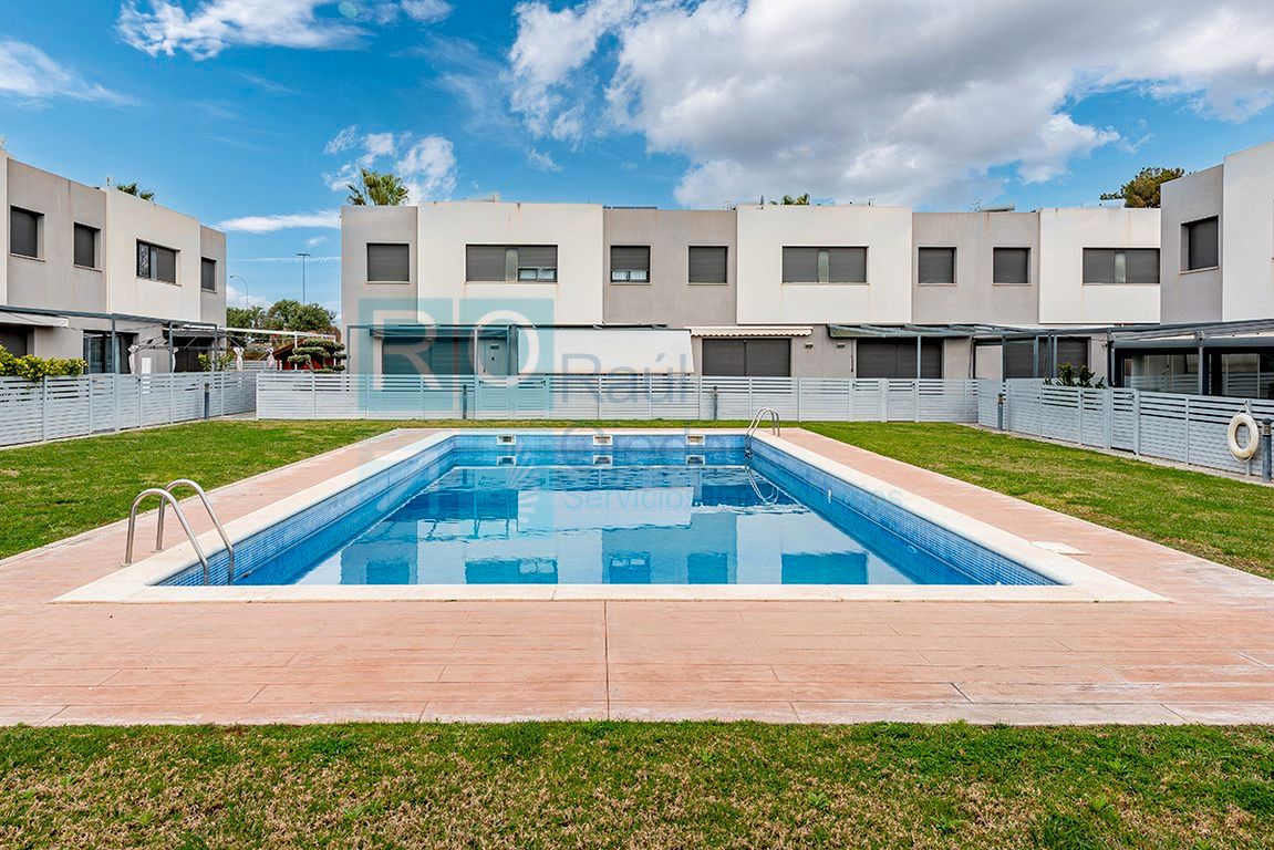 Swimming pool of Single-family semi-detached for sale in Mont-roig del Camp  with Air Conditioner, Heating and Terrace