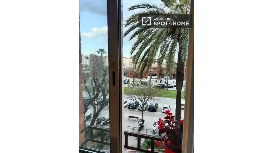 Exterior view of Flat for share in Badalona  with Air Conditioner, Terrace and Furnished