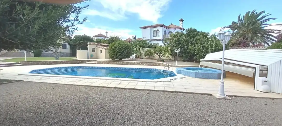 Piscina de Casa o xalet en venda en Mont-roig del Camp amb Aire condicionat, Calefacció i Jardí privat