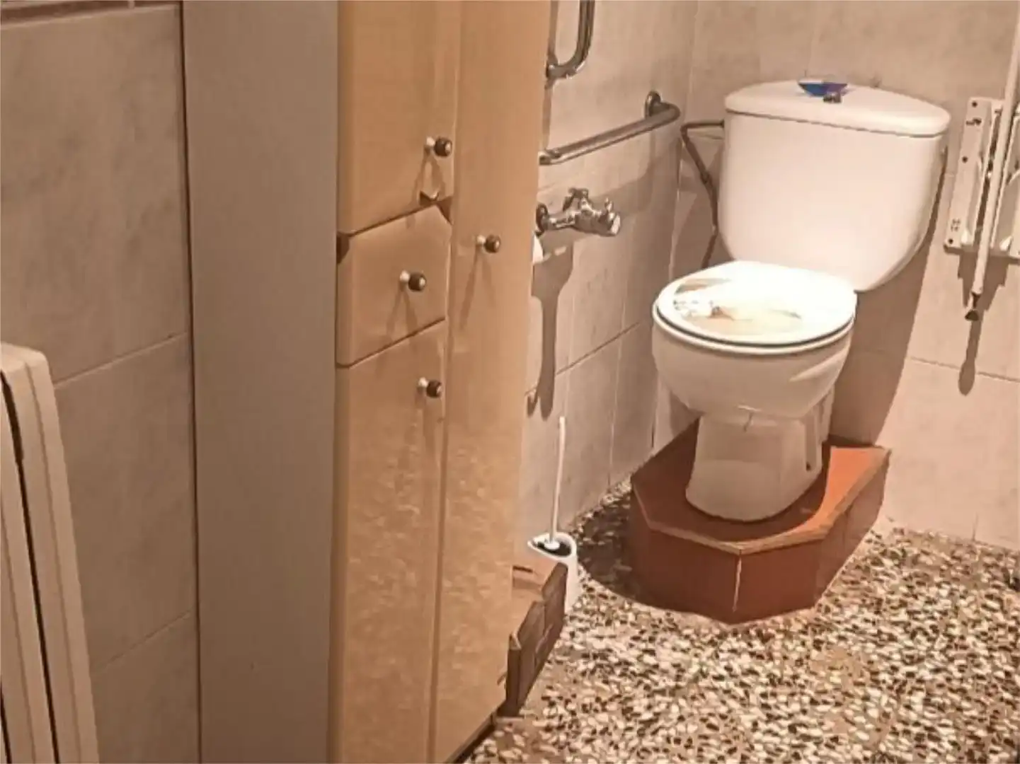 Bathroom of Flat for sale in Escucha