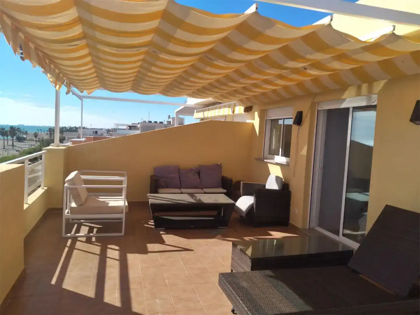 Terrasse von Dachboden zur Miete in Chilches / Xilxes mit Klimaanlage und Möbliert