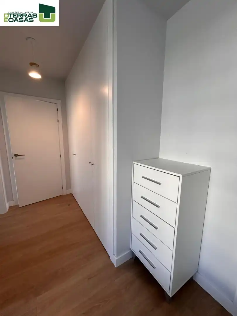 Piso de alquiler en Pontevedra Capital  con Calefacción, Terraza y Trastero