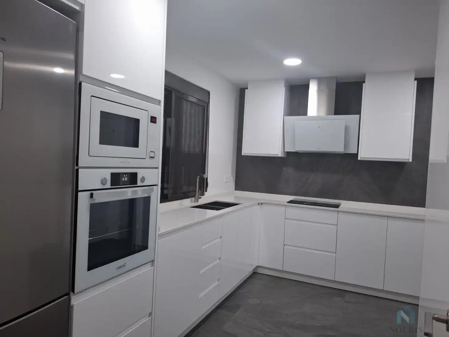 Kitchen of Houses for sale in Benetússer  with Air Conditioner, Terrace and Balcony