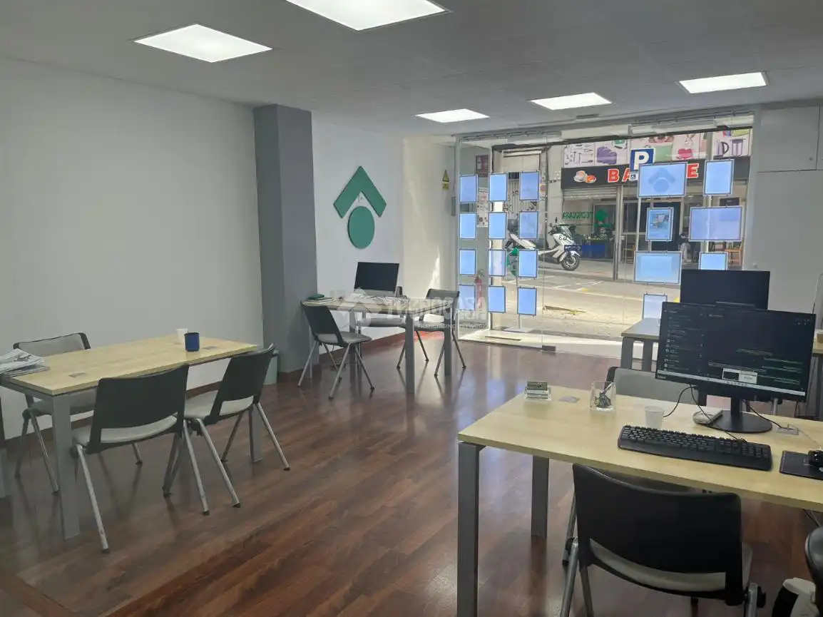 Piso en venta en Barcelona con Balcón