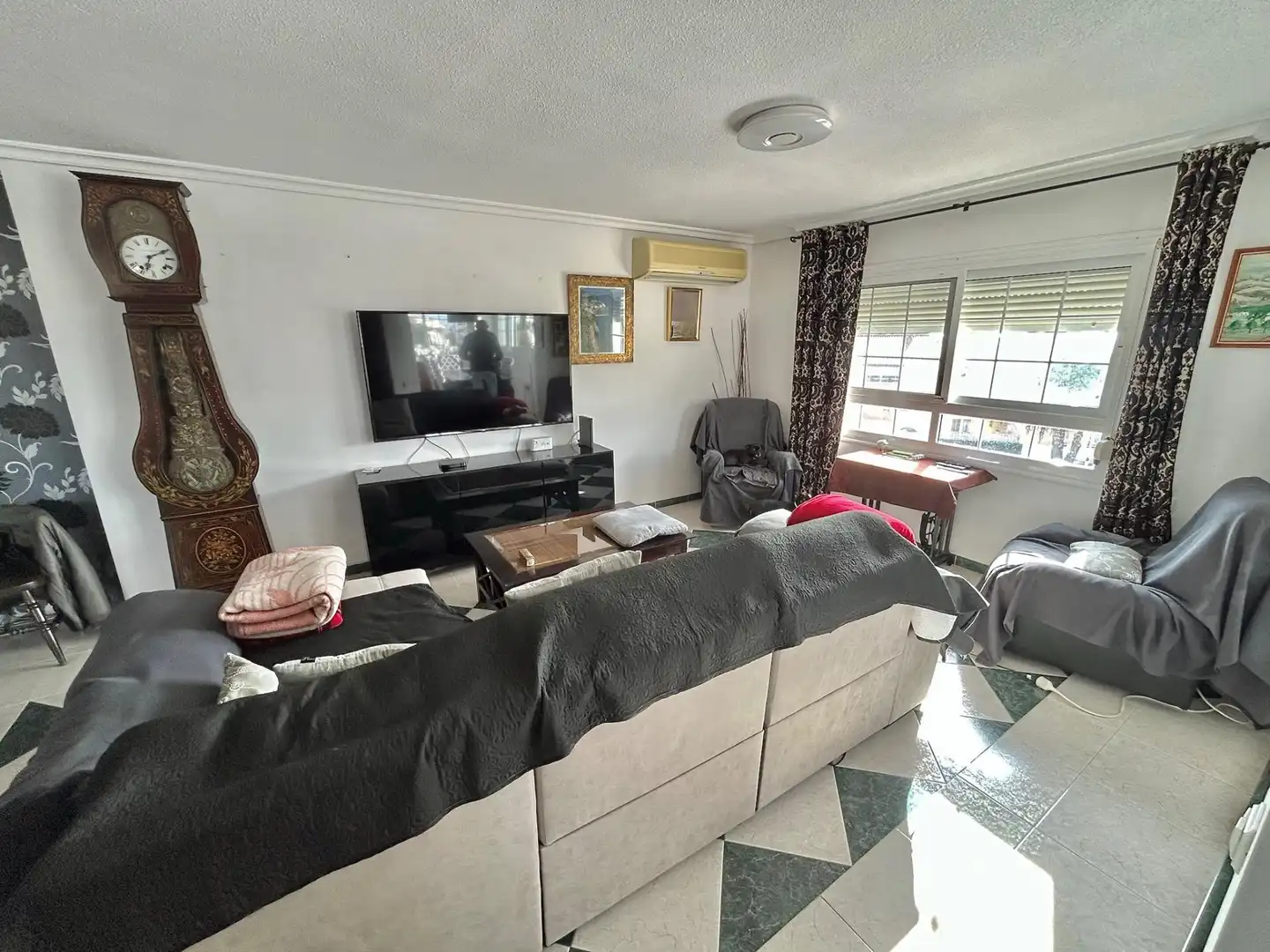 Living room of Attic for sale in Roquetas de Mar  with Private garden, Terrace and Furnished