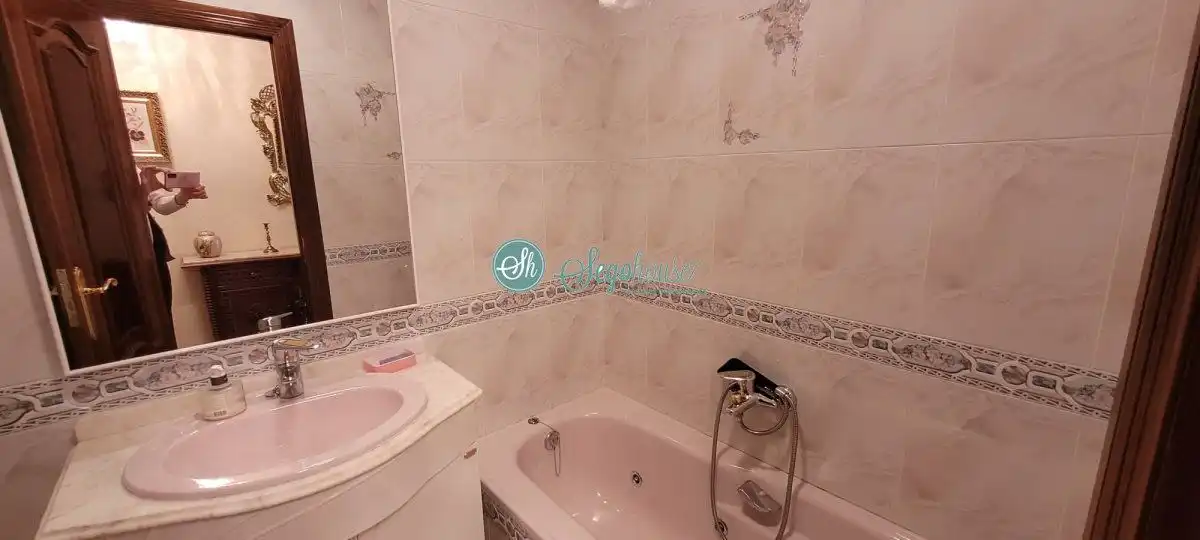 Bathroom of Flat for sale in Segovia  with Heating, Parquet flooring and Terrace