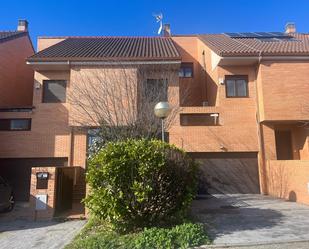 Vista exterior de Casa adosada de lloguer en Las Rozas de Madrid amb Aire condicionat, Calefacció i Jardí privat