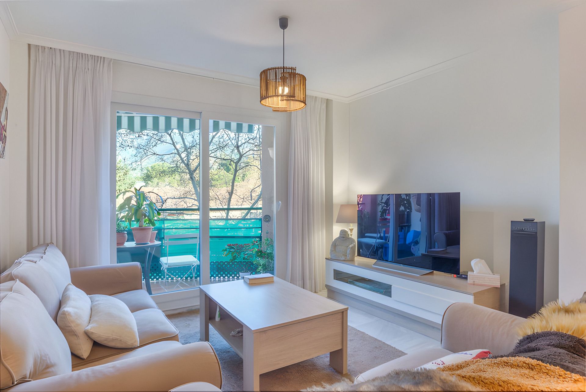Sala d'estar de Apartament en venda en Marbella amb Terrassa, Piscina i Internet