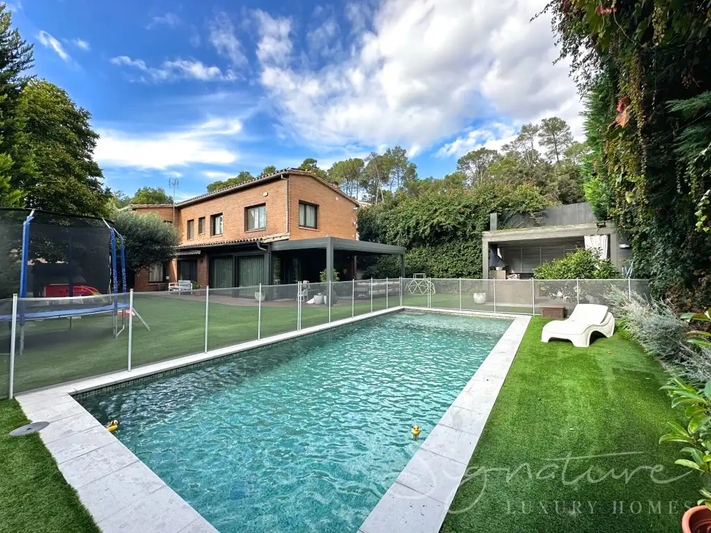 Piscina de Casa o chalet de alquiler en Sant Cugat del Vallès con Aire acondicionado, Calefacción y Jardín privado