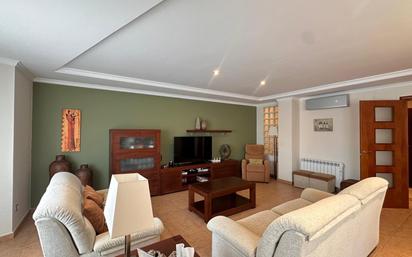 Sala d'estar de Casa o xalet en venda en Alginet amb Aire condicionat, Calefacció i Terrassa