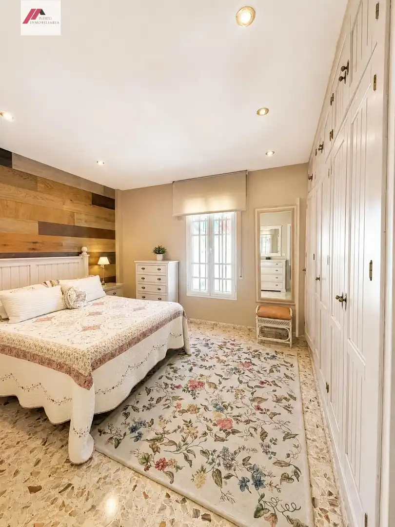 Dormitori de Casa o xalet en venda en El Puerto de Santa María amb Aire condicionat, Jardí privat i Traster