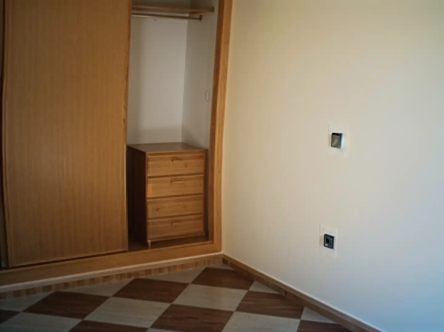 Habitación de Piso en venta en Villa del Prado con Aire acondicionado, Trastero y Balcón