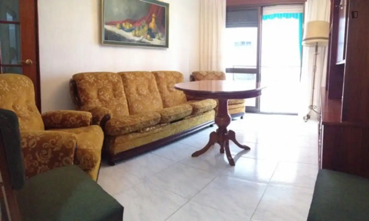 Room in Ciudad Jardín - Zoco