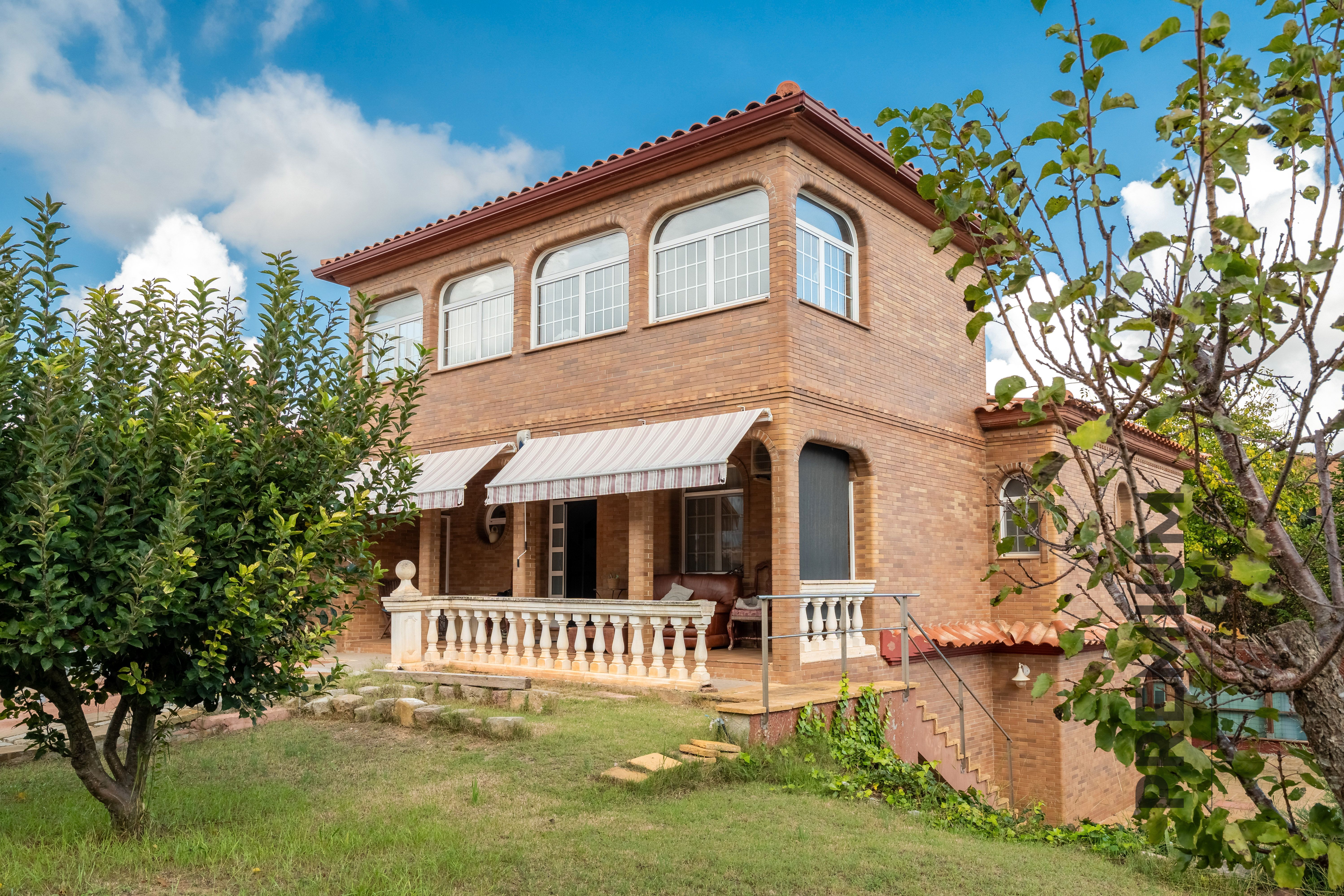 Vista exterior de Casa o xalet en venda en Begues amb Aire condicionat, Calefacció i Terrassa