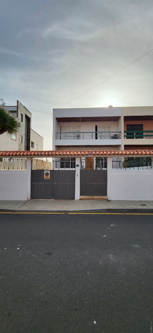 Vista exterior de Casa o xalet en venda en  Santa Cruz de Tenerife Capital amb Jardí privat, Terrassa i Piscina