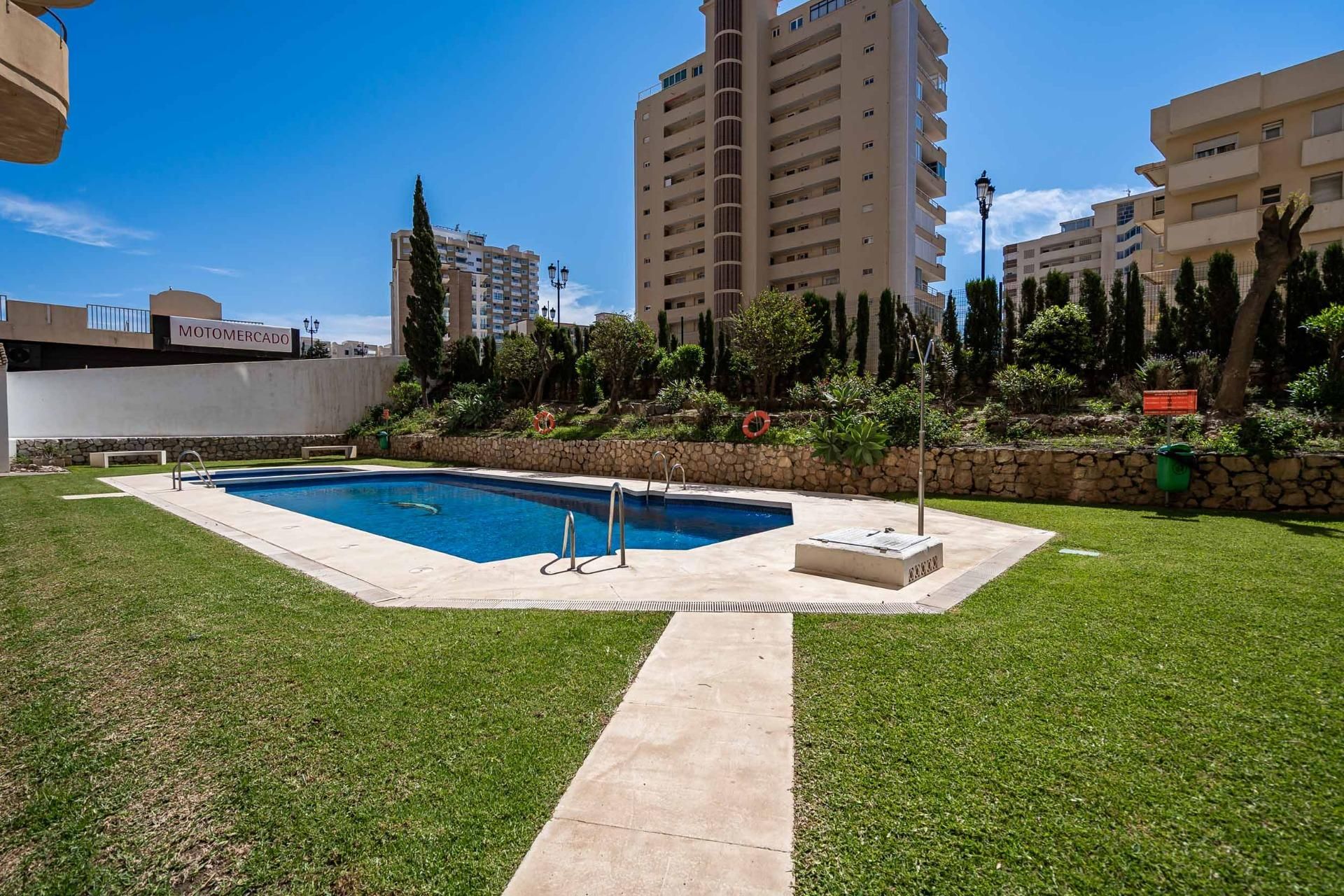 Swimming pool of Flat to rent in Fuengirola  with Air Conditioner, Heating and Terrace