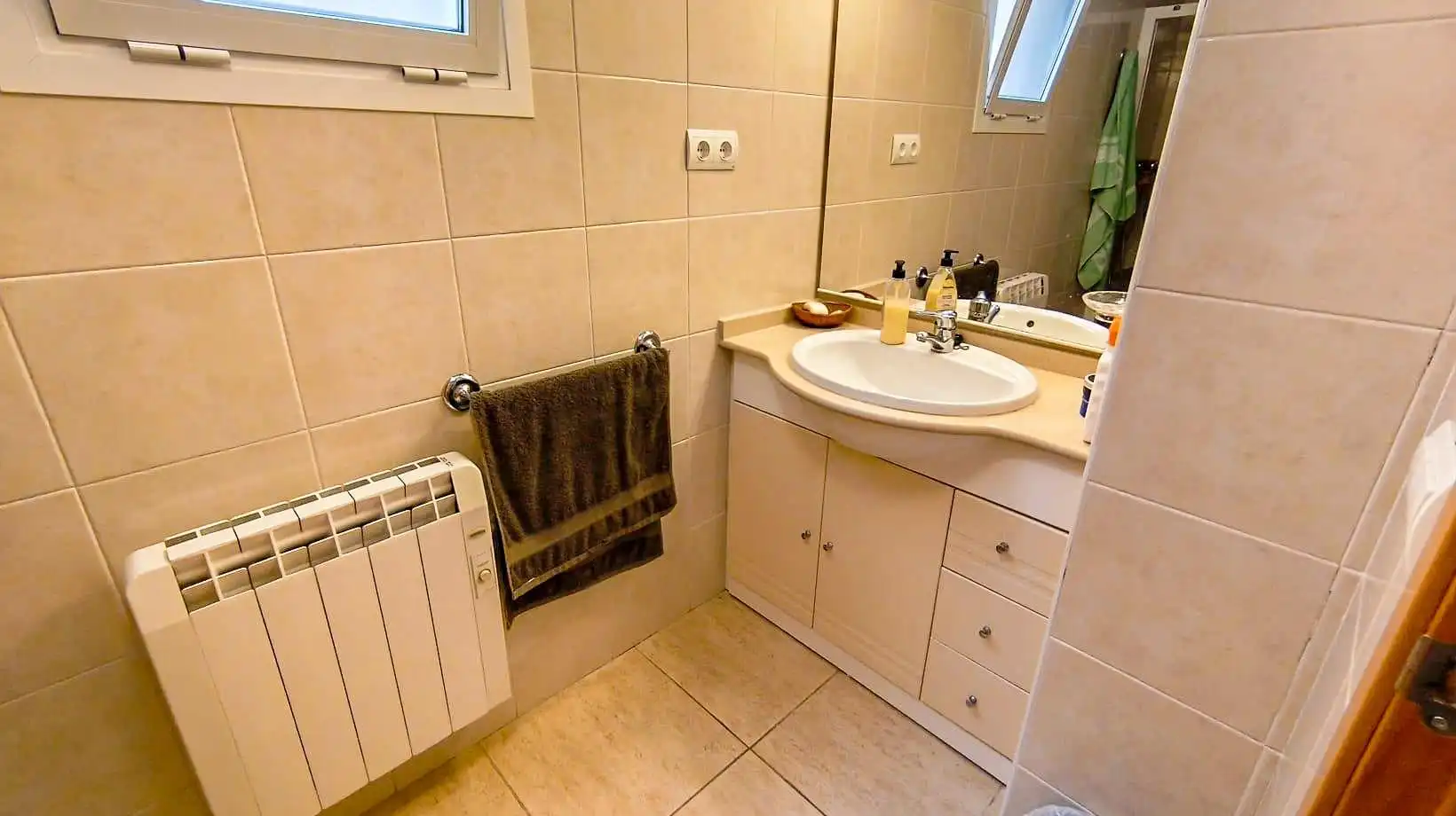 Baño de Piso en venta en Montbrió del Camp con Aire acondicionado, Calefacción y Balcón