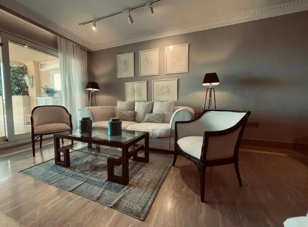 Sala de estar de Planta baja de alquiler en Marbella con Aire acondicionado, Terraza y Piscina