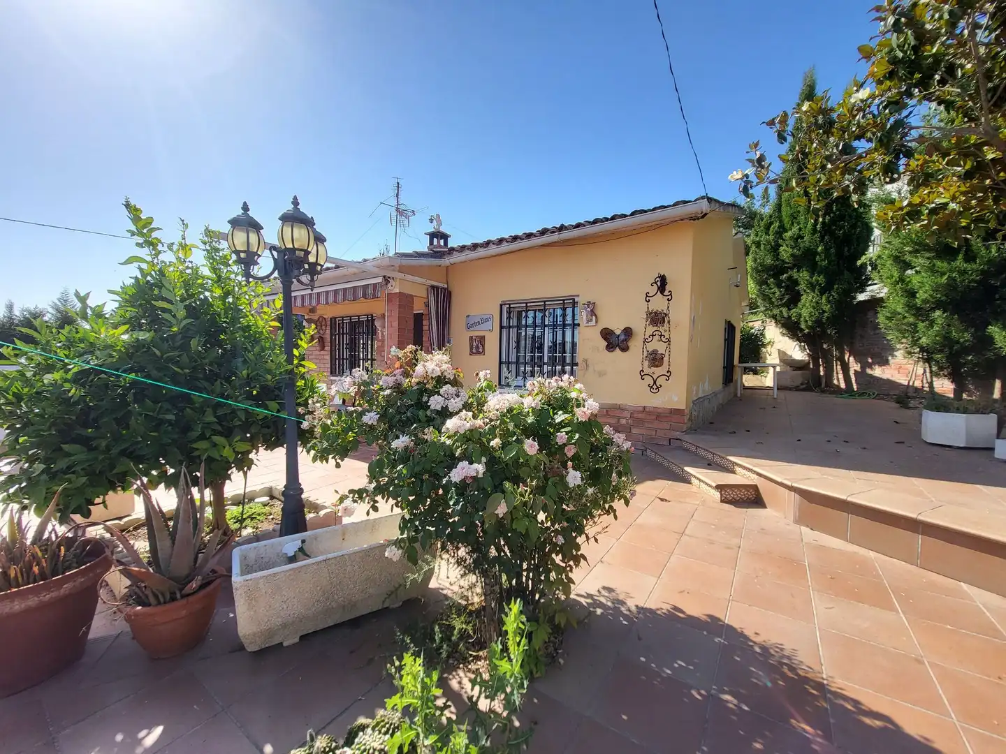 Vista exterior de Casa o xalet en venda en Esparreguera amb Calefacció, Jardí privat i Terrassa