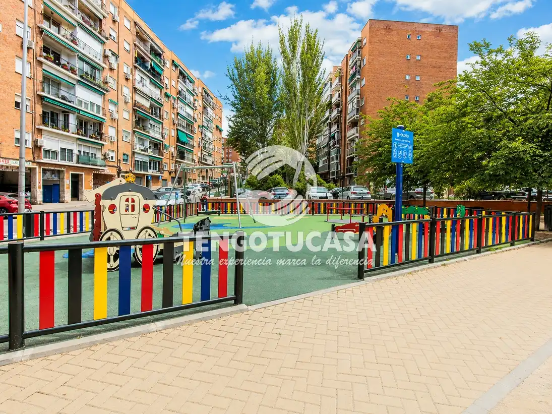 Vista exterior de Piso en venta en Madrid con Aire acondicionado, Calefacción y Amueblado