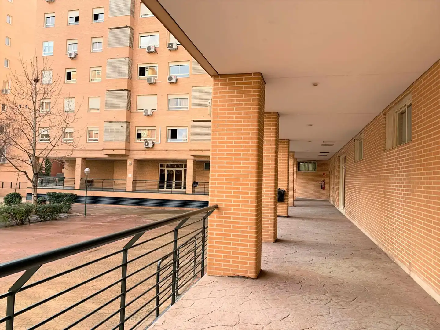 Außenansicht von Wohnung zum Verkauf in Madrid mit Klimaanlage, Heizung und Gemeinschaftspool