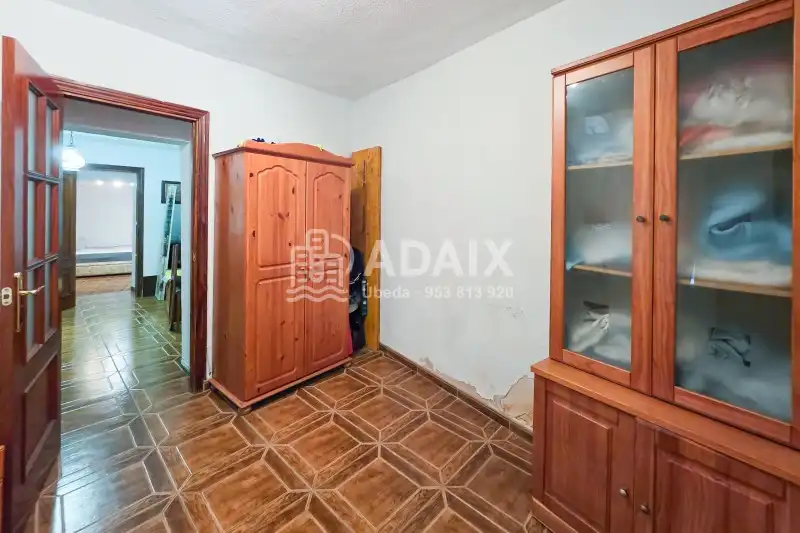 Dormitori de Casa o xalet en venda en Úbeda amb Aire condicionat, Terrassa i Traster